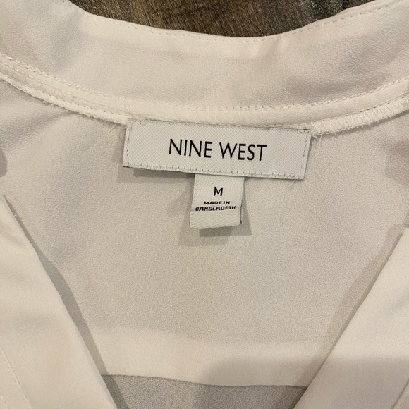 Nine West White Blouse Shirt Top Size Medium V-neck - Picture 2 of 6